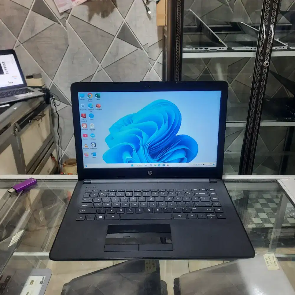 HP 14, AMD E2-9000e, RAM 8GB, SSD 128GB, 14 inch