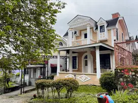Villa Nyaman 2 Lantai – Desain Modern & Lokasi Tenang