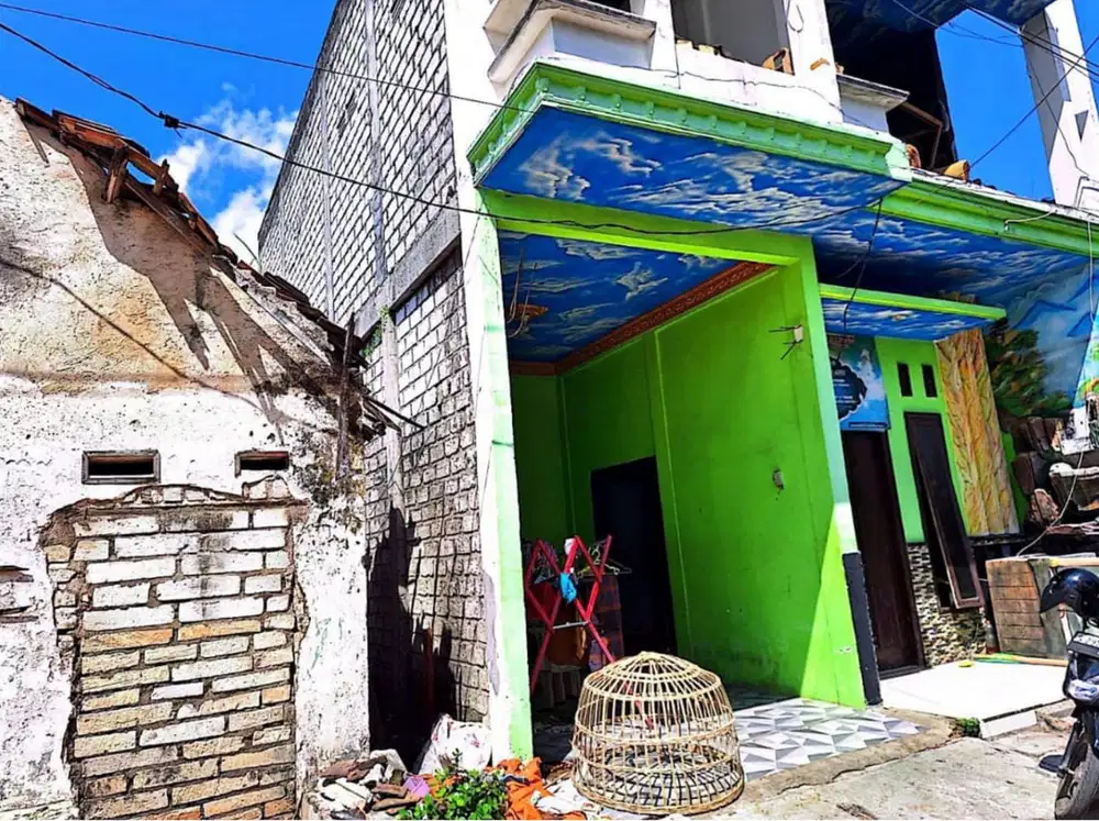 RUMAH DI KELURAHAN PETUNG, PANCENG GRESIK