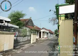 Dijual Cepat BU Rumah Lama Kokoh Luas di Jombang Jalan Tugu