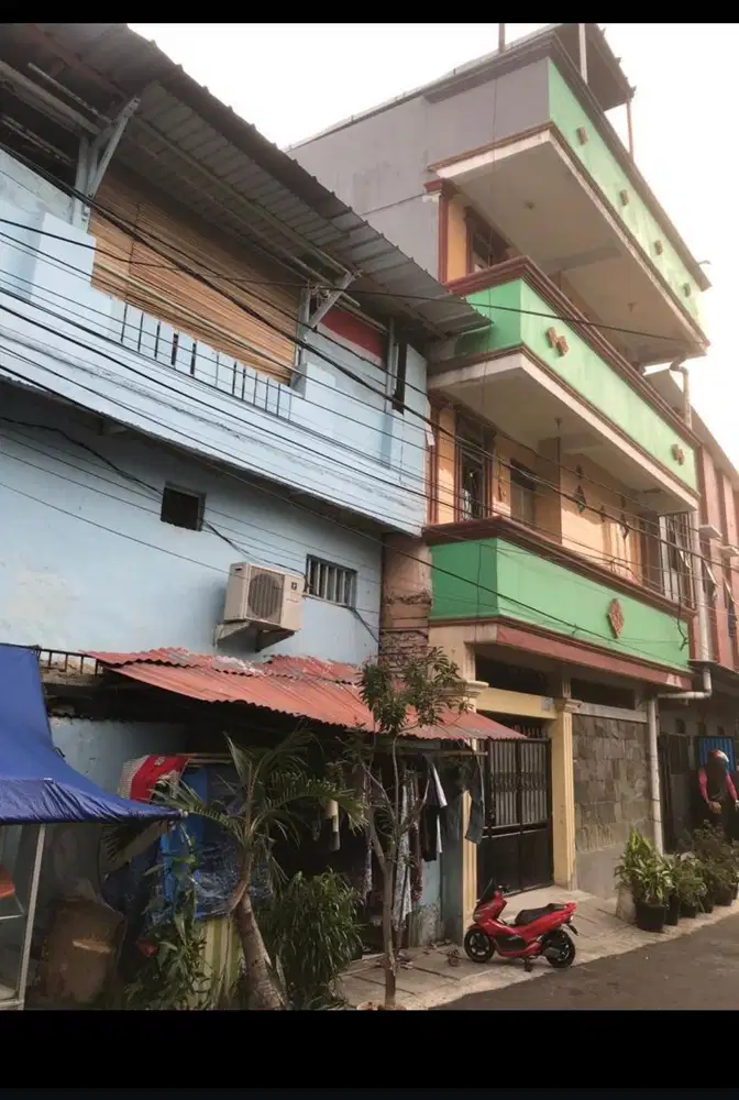 Dijual rumah di gg lautze pasar baru termurah