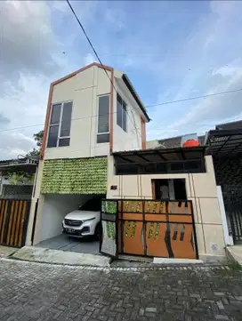 Dijual Rumah 2 lantai di Perumnas Sendangmulyo dekat rsud ketileng