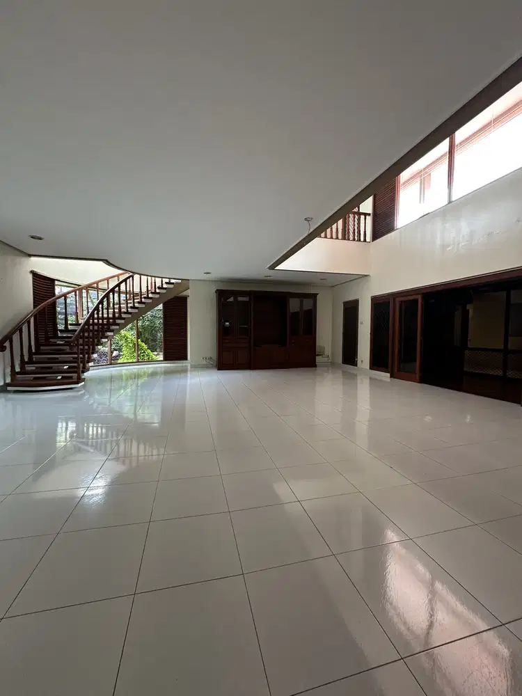 Disewakan Rumah siap huni lokasi elit di Kelapa Gading