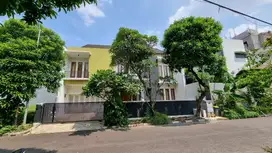 Dijual rumah dalam cluster Pondok Indah yang aman dan asri.