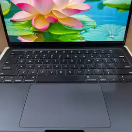 MacBook Air 13 inch M2 2022 Fullset RAM 16/256GB resmi