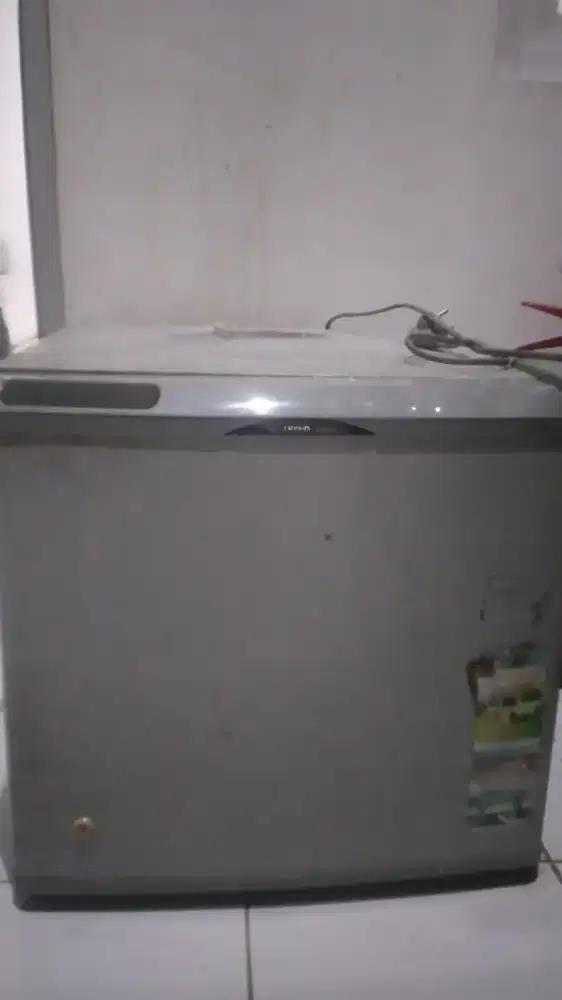 Dijual kulkas mini bekas