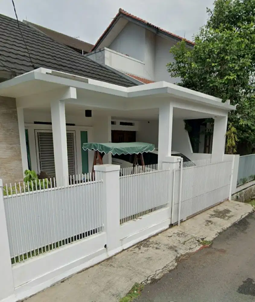 Rumah Terawat Furnished Posisi Hoek di Buahbatu
