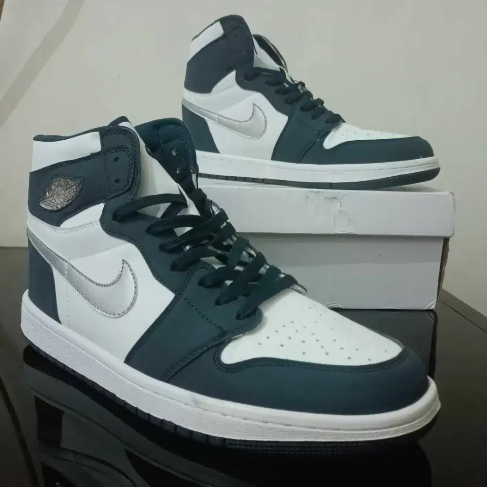 Sepatu Nike Air Jordan AJ1 Midnight Navy