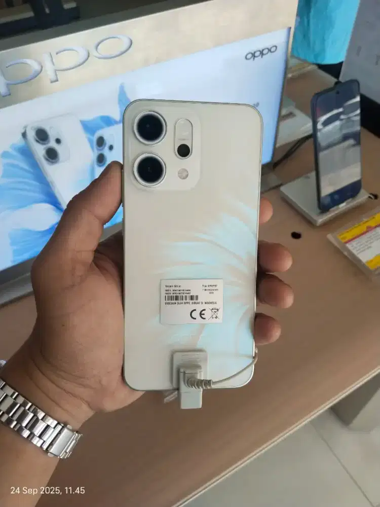 Oppo Reno 14 8/256 GB. Cicilan bisa tanpa DP, syarat cukup KTP saja