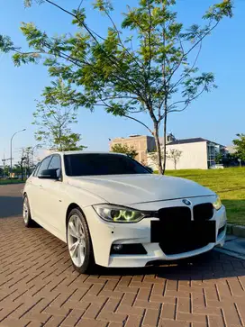BMW 320i F30 Sport NIK 2015 White on Black
