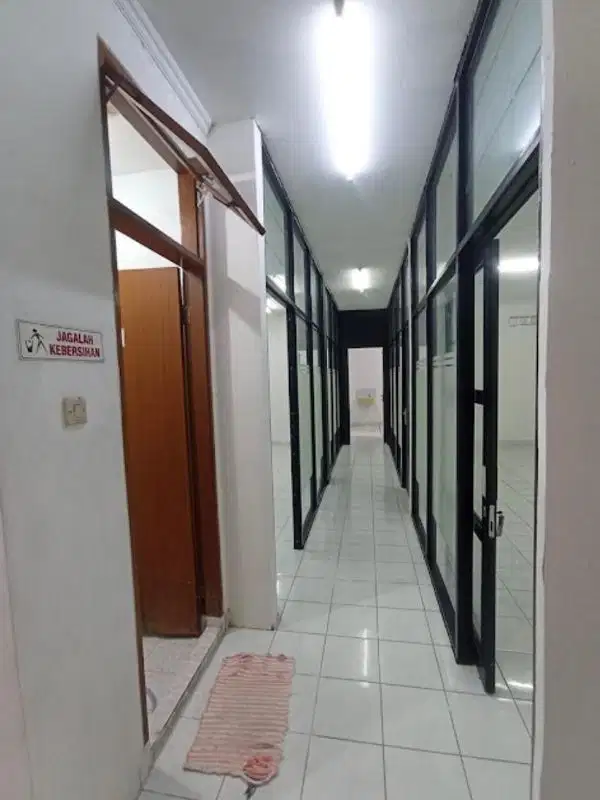 DIJUAL Rumah TOWN HOUSE Strategis Di TOMANG RAYA Jakarta Barat