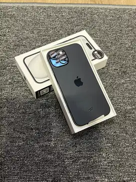 Iphone 15 basic 256gb black resmi indonesia garansi Sept 2026 like new