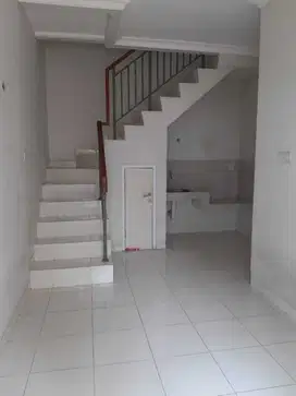 Dijual Rumah Minimalis 2 lt Murah di Gading Serpong