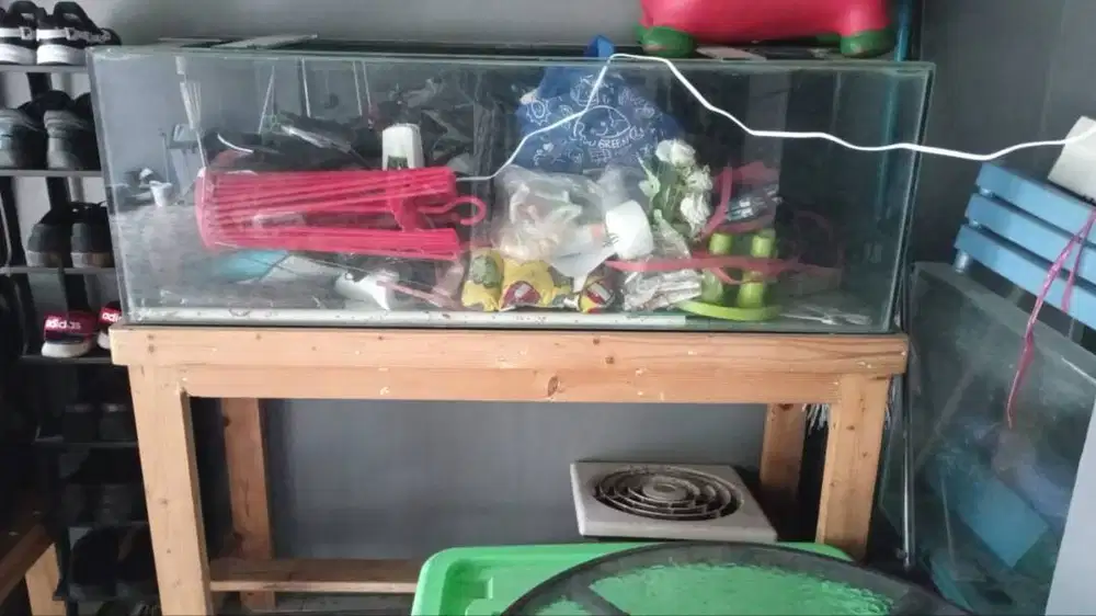 Dijual aquarium + meja