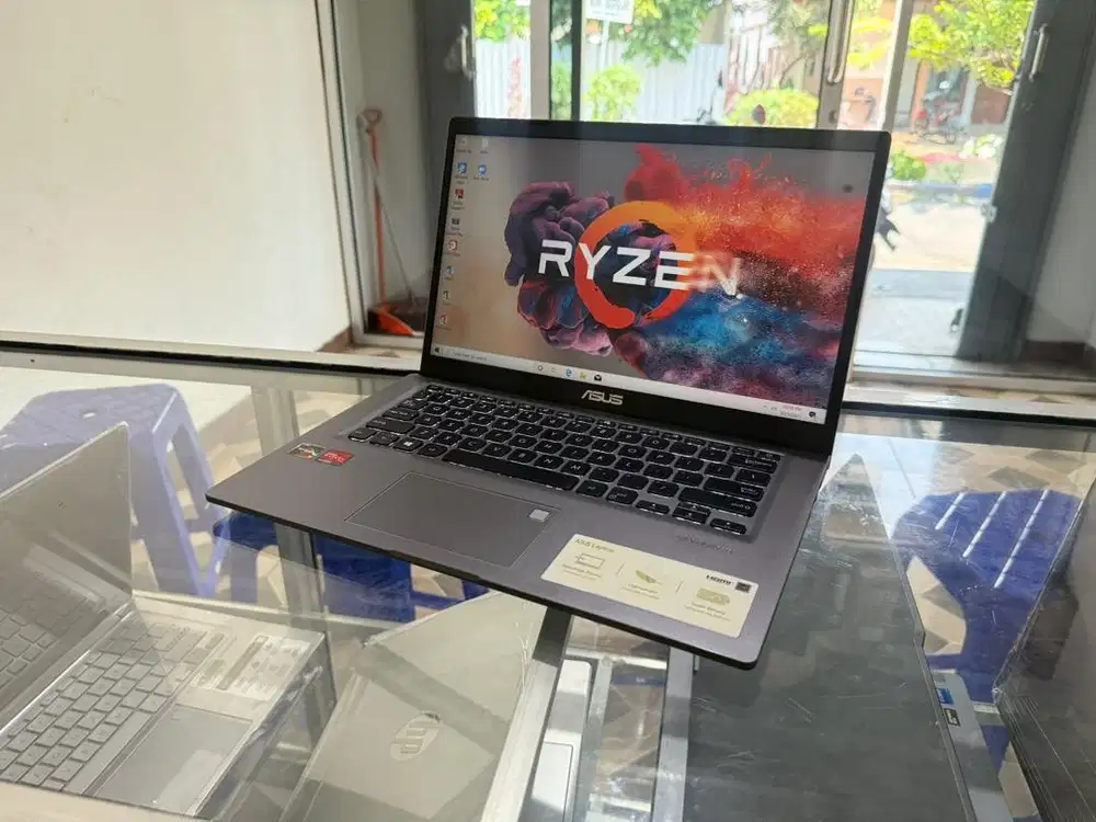 RYZEN 3 3250U SSD 256 GB RAM 4 GB GARANSI