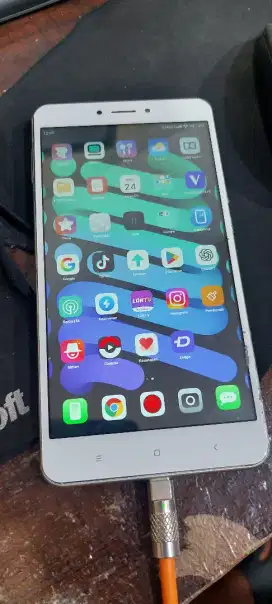 Mi max 2  4/64 HP badak