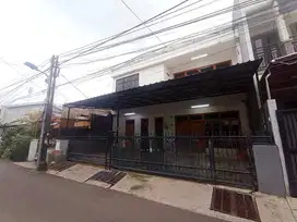 Dijual Rumah Townhouse Multifungsi Strategis di Tomang Raya