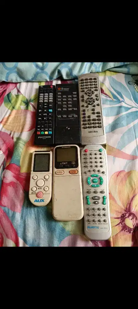 Dijual Borongan Remote total ada 9 pcs