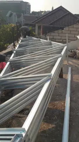 Pemasangan baja ringan dan renovasi atap