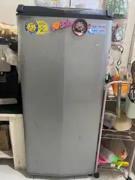 Kulkas AQUA 1 pintu dingin jos