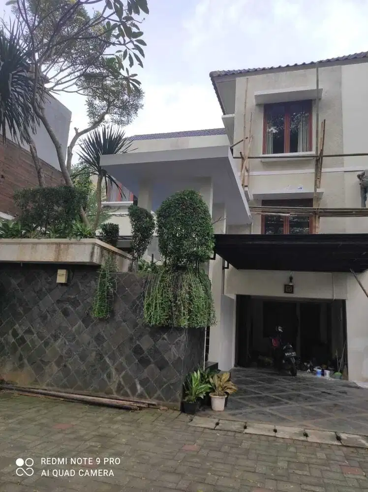 Disewakan rumah ada pool di townhouse ampera jakarta selatan