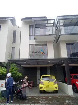 Rumah 3 lantai modern minimalis suhat permata jingga malang