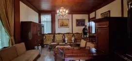 dijual rumah lama terpelihara hegarmanah wetan bdg, halaman luas kotak lebar 22 meter hadap barat cocok untuk rumah tinggal