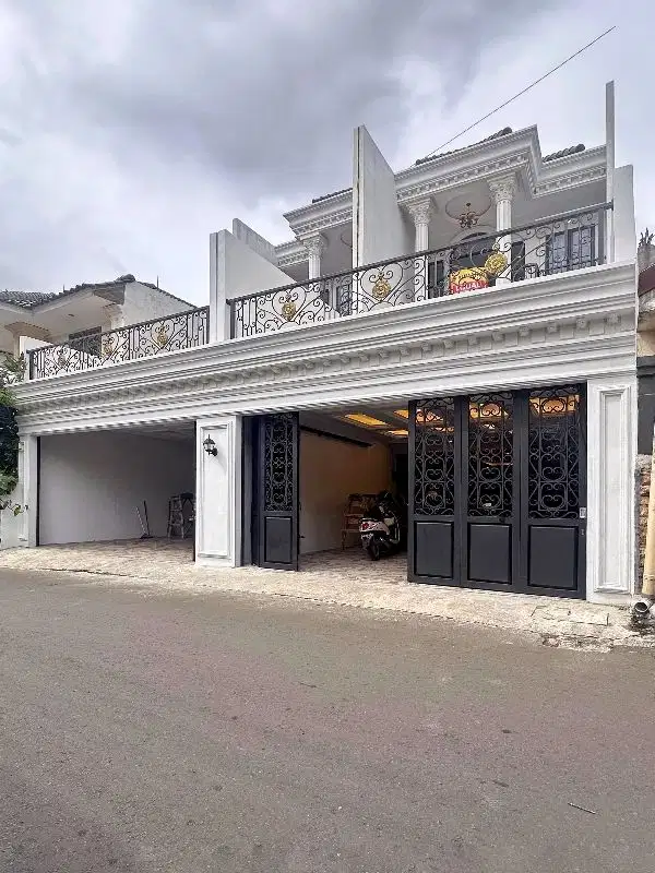 RUMAH BARU MEWAH DEKAT JL TB SIMATUPANG JAKARTA SELATAN