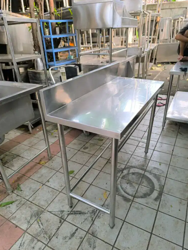Meja 1 susun backsplash uk 110×50×84 

Hrg 2jt
