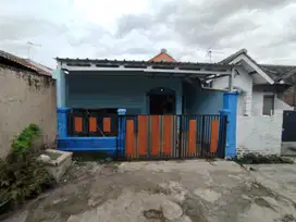 Rumah Baru Direnovasi Kondisi Rapi Bersih di Permata Kopo