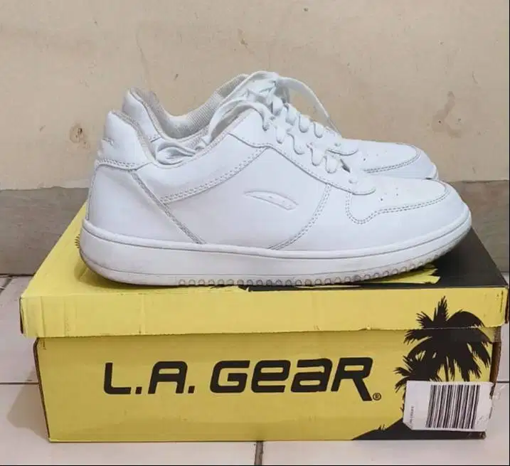 Sneaker Putih sz 43 (nike adidas jordan air force la gear payless)