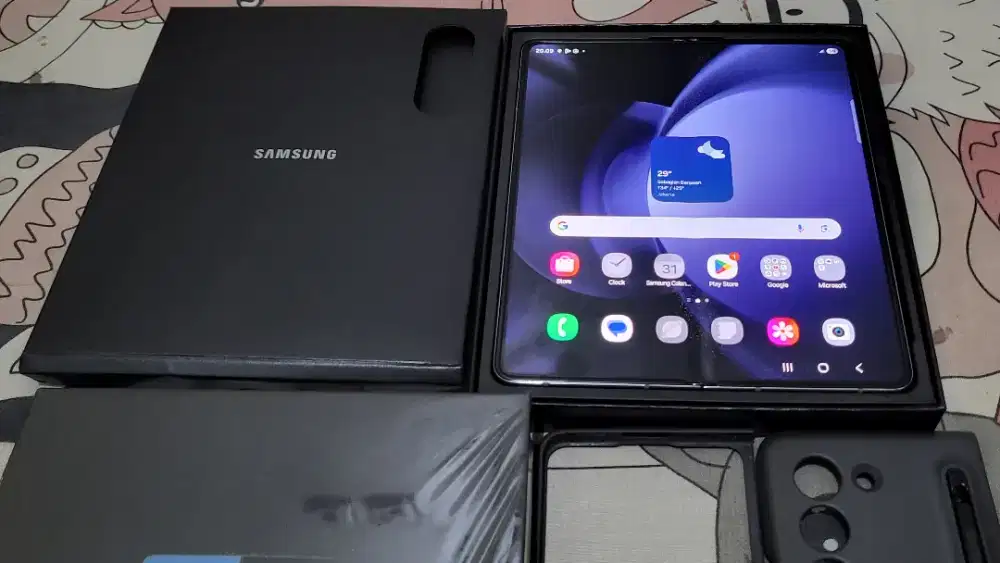 Samsung Galaxy Z Fold 5 5G 12/256Gb second ex Garansi Resmi Sein