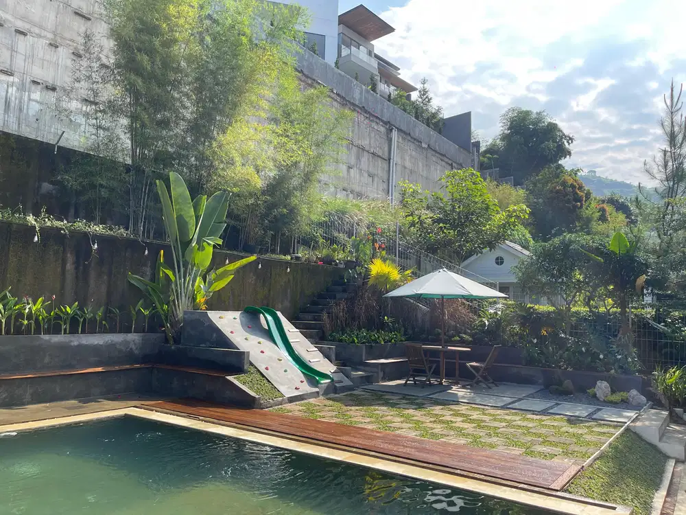Dijual rumah baru ada kolam renang di resort dago pakar