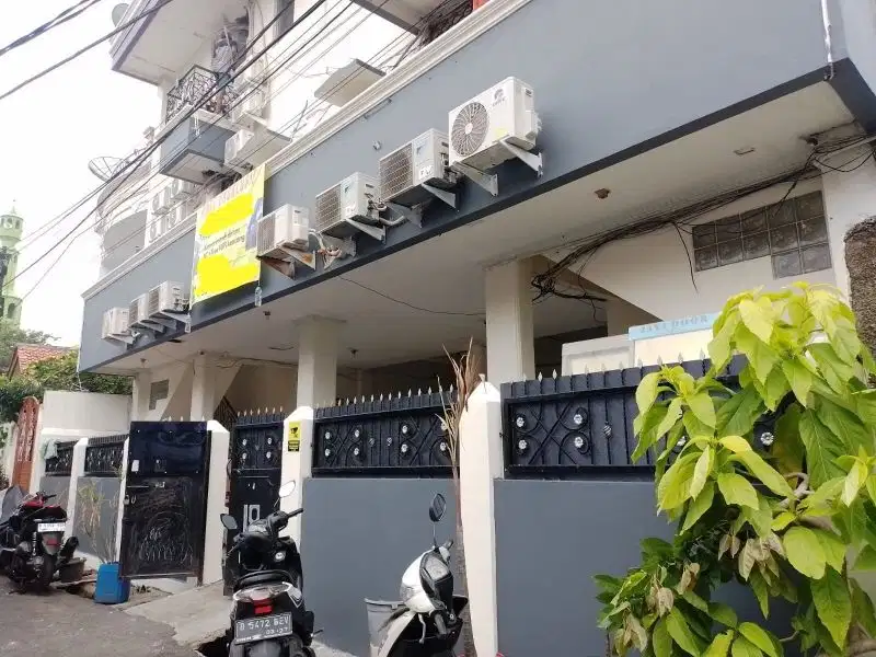RUMAH MEWAH GREEN VILLE 3 LANTAI FULL FURNISH