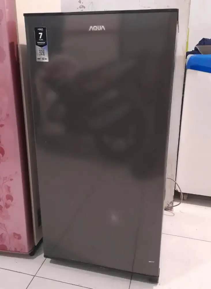 Kulkas Semi Mini . Merek AQUA