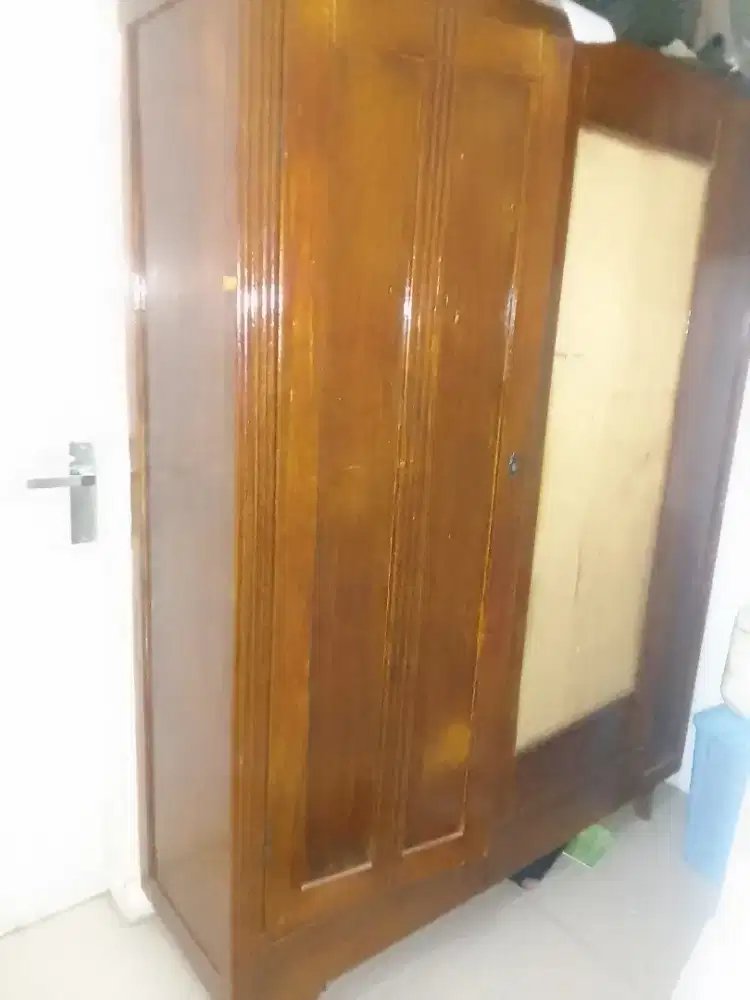 DIJUAL LEMARI JATI BEKAS