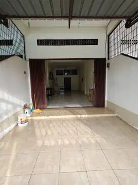 Dijual/Disewa Ruko Tinggal/Gudang / Toko  Halaman Luas SEKIP PALEMBANG
