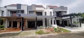 Disewakan rumah depan taman di raffles hills cibubur