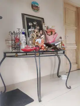 Meja Konsul setengah lingkaran