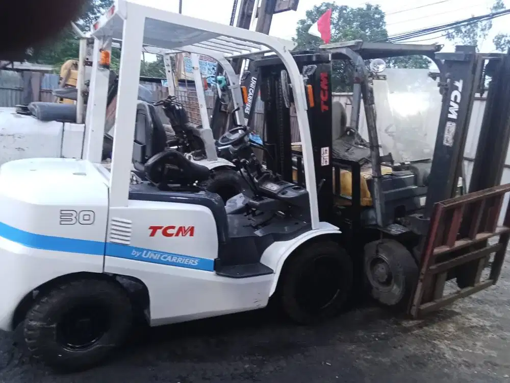 Forklift TCM 3 Ton,Manual,Tiang 3 Meter,Mesin Isuzu C240,Tahun 2016