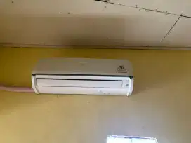 AC sharp 1 PK inverter bekas