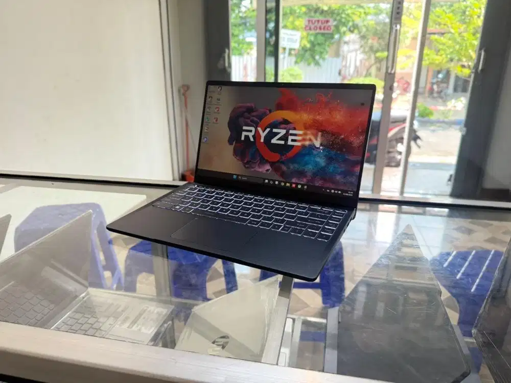 MSI Modern AMD RYZEN 5 5500U SSD 512 GB RAM 8 GB