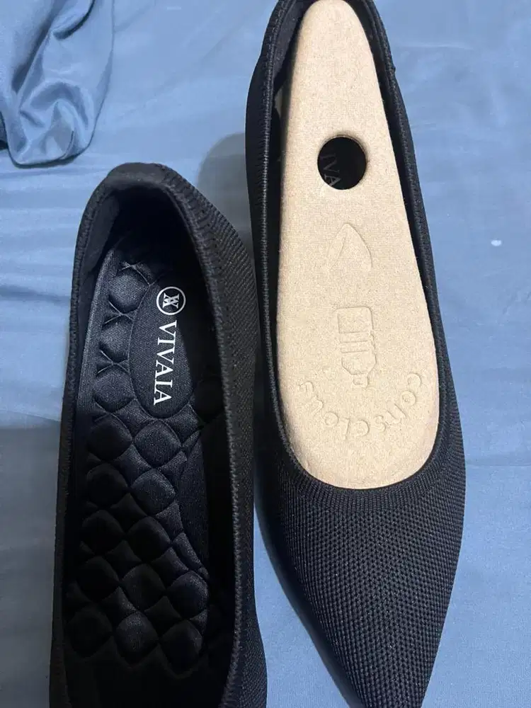 Vivaia Aria wedge Black