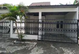 0153 Disewakan Rumah di Verona Gresik 1 Lantai Kt2 Km1 Kosongan