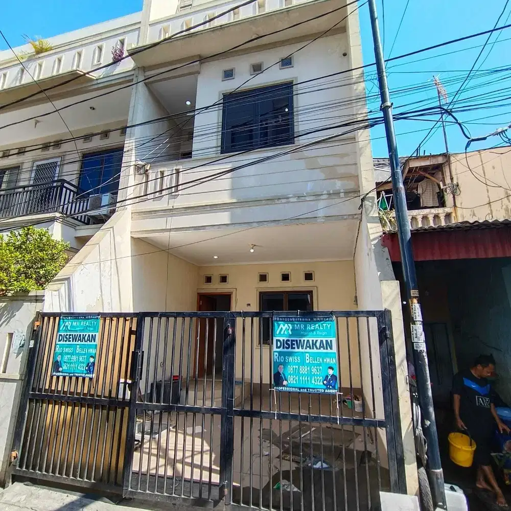 Disewakan rumah siap huni 3 lantai di tj duren jakbar