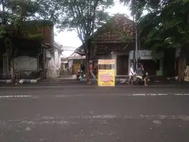 Dijual Cepat Rumah Hiung Tanah Siap Huni Model Lama saja Lokasi Hadap Jalan Raya Cocok Untuk Bisnis Komersil dan Usaha