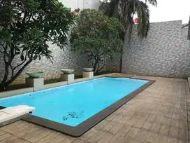 Disewa Rumah Mewah dengan Kolam Renang di Menteng, Jakarta Pusat