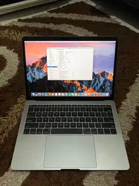 Macbook pro retina 2017 no minus 13 inch 8/256