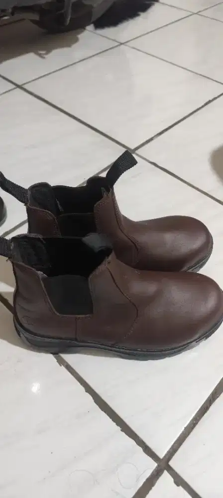 SEPATU SAFETY BESI SNI ISO