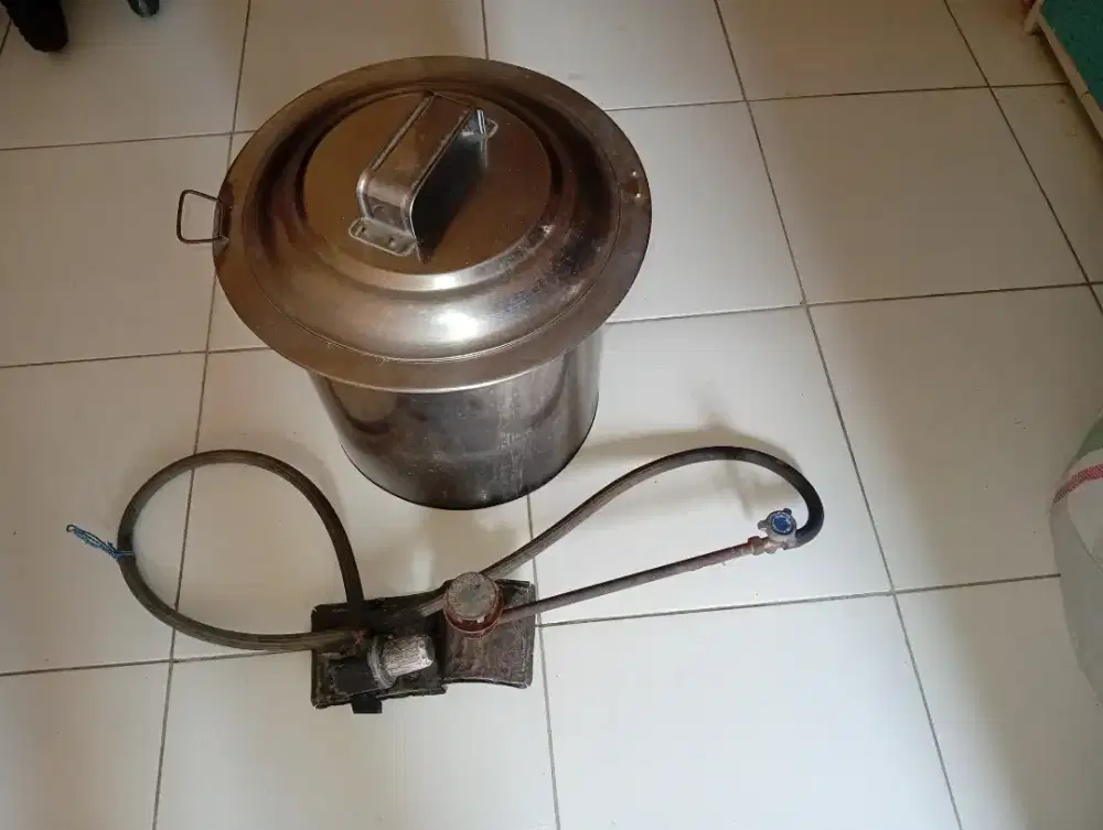 Kompor dan dandang bekas jualan mie ayam
